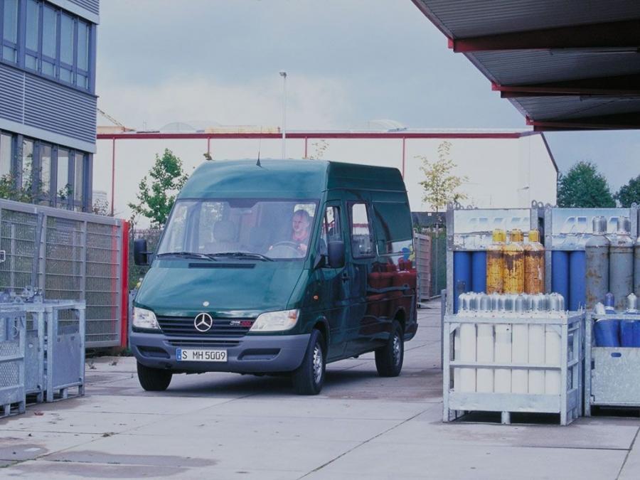  Mercedes-Benz Sprinter Van 2000 года  (фото 9 из 23)